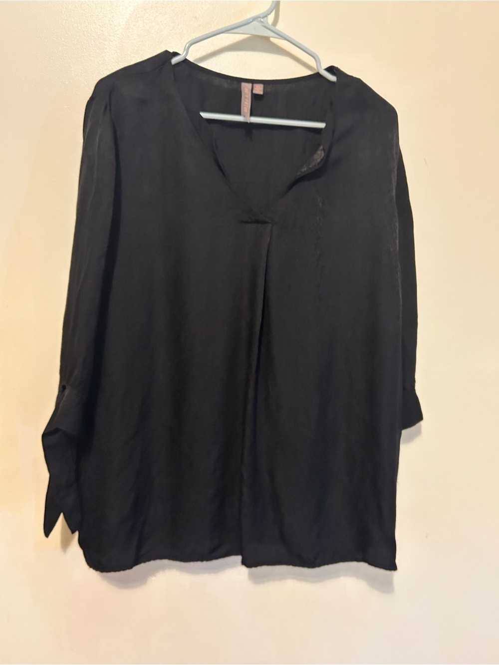 Classic Black V-Neck 3/4 Sleeve Viscose Blouse - Timeless Work-to-Weekend Top